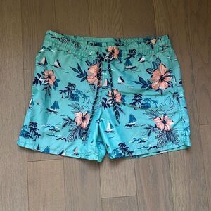 Men’s tropical board shorts